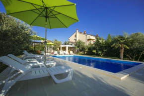  Apartment in Porec/Istrien 10306  Пореч